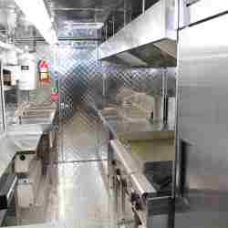 Silver Star Metal Fabricating Inc. – Food Trucks – Our Customers – Lucky Luciano's (formerly Rotstein Fresswagen)