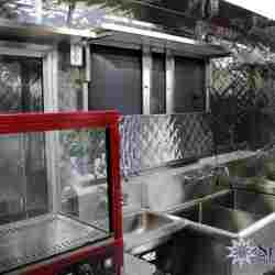 Silver Star Metal Fabricating Inc. – Food Trucks – Our Customers – Trochilus Gourmet Jamaican Jerk Chicken